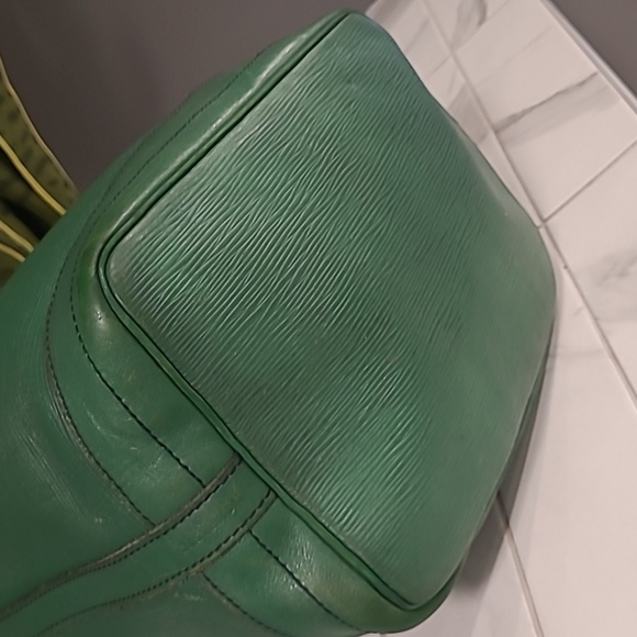 SOLD - Authentic Louis Vuitton - Picture 7 of 14